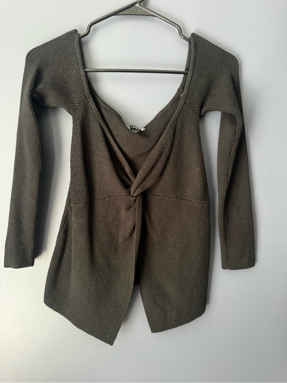 ABERCROMBIE long sleeve feminine v neck split front blouse